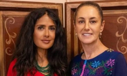 Claudia Sheinbaum se encuentra con Salma Hayek en Veracruz