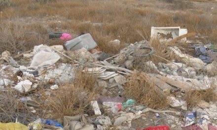 Siguen tirando escombro y basura en terrenos baldíos de Ramos Arizpe