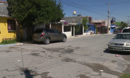 Sin atender problemas de baches en calles de la colonia El Salvador