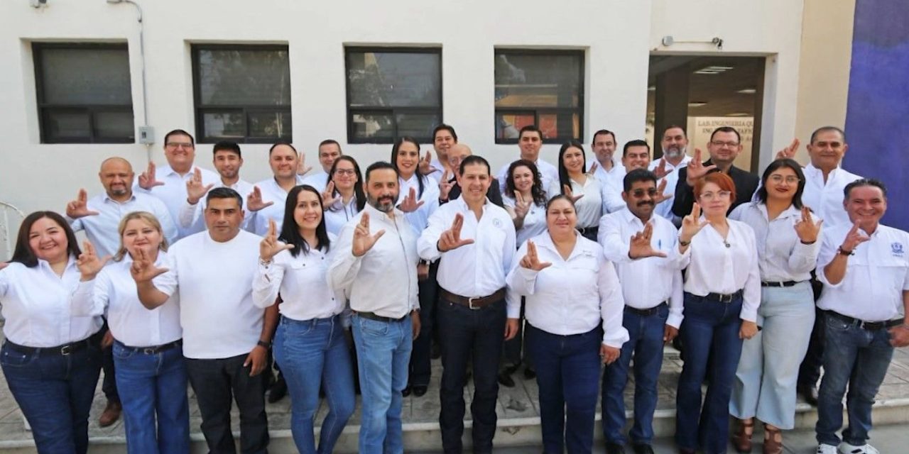 Toma rector de la UAdeC protesta a nueva directiva de Academia de directores