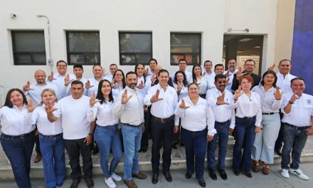 Toma rector de la UAdeC protesta a nueva directiva de Academia de directores