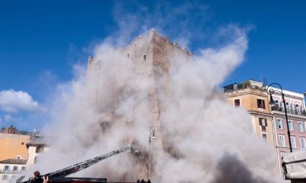 Colapsa una torre medieval en el centro de Roma (video)