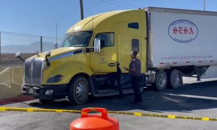 Trailero pierde la vida en su unidad en la carretera Saltillo- Monterrey