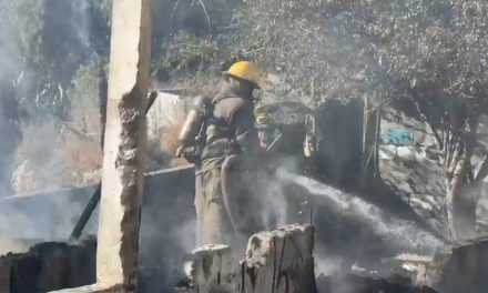 Saltillo: Vecinos rescatan a menores de un incendio provocado por su madre