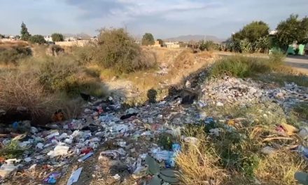 Vecinos exhortan a residentes de La Herradura a hacer uso del camión recolector de basura
