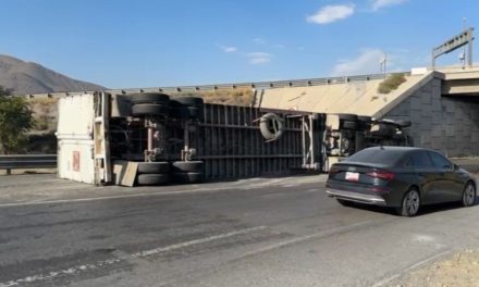 Volcadura de tráiler colapsa durante horas la carretera libre Saltillo–Monterrey