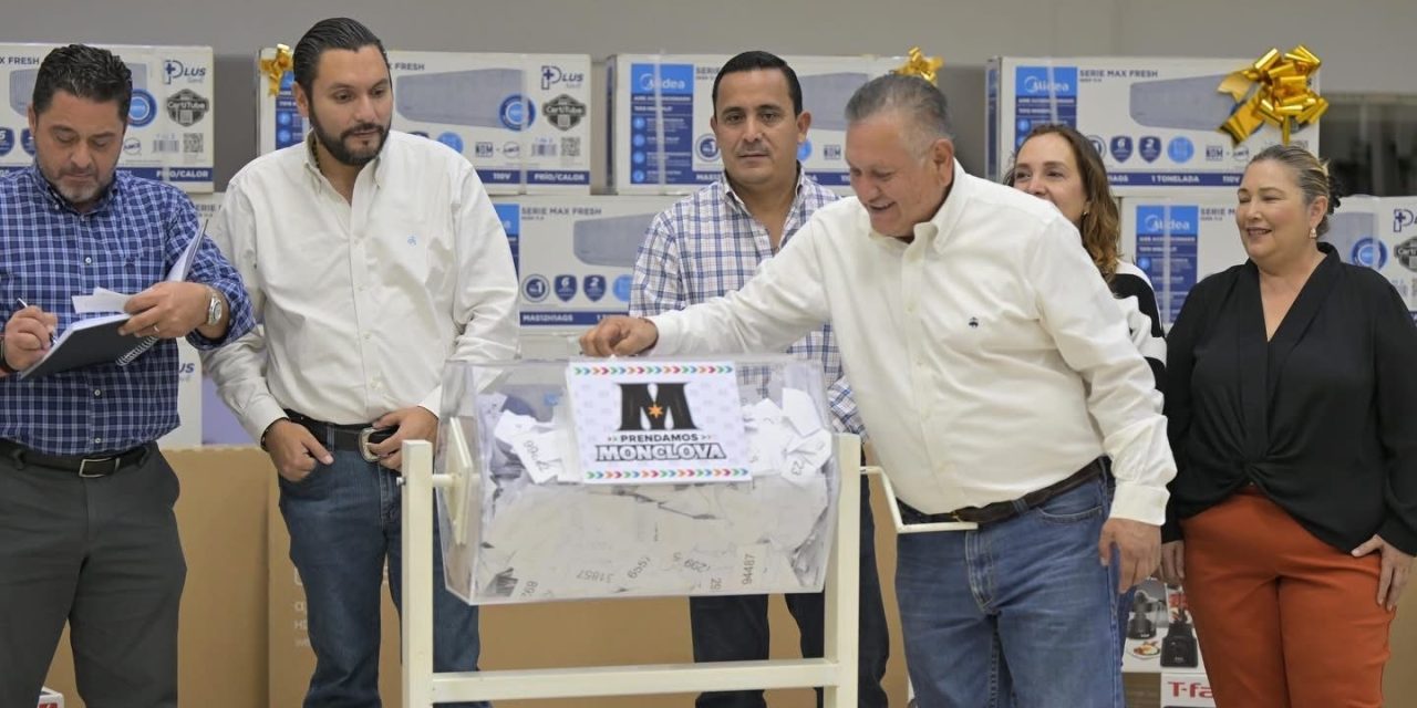 Gobierno de Monclova reconoce a contribuyentes cumplidos