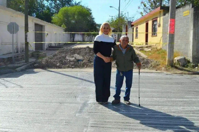 Supervisan colocación de concreto hidráulico en Múzquiz