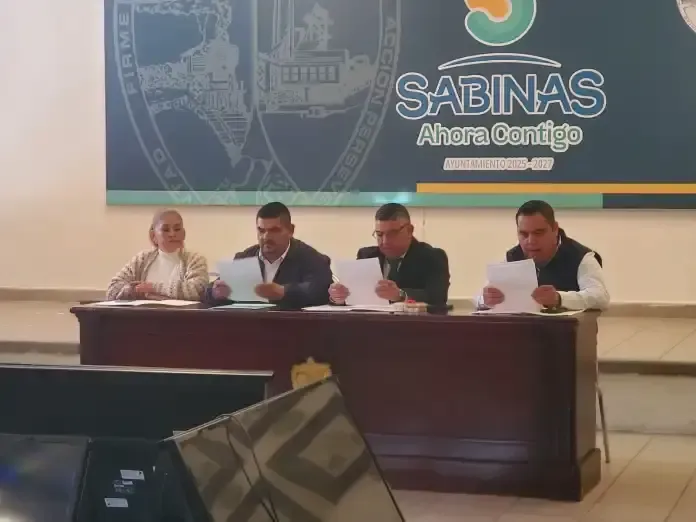 José Díaz presenta su informe ante el Cabildo
