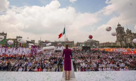 Sheinbaum reúne a miles en el Zócalo por siete años de Morena