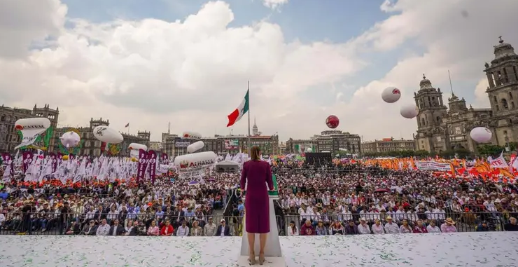 Sheinbaum reúne a miles en el Zócalo por siete años de Morena