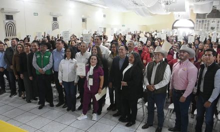 220 emprendedoras de Frontera reciben diploma del Icatec