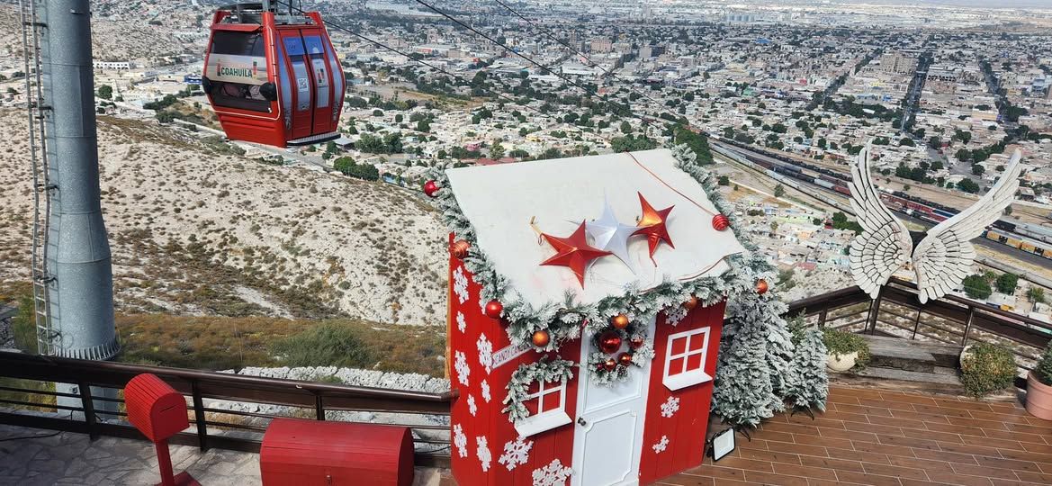 Puerto Noas se llena de magia navideña y nevadas artificiales