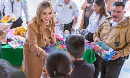 Lleva CJM juguetes a menores del Centro de Atención Infantil de Torreón