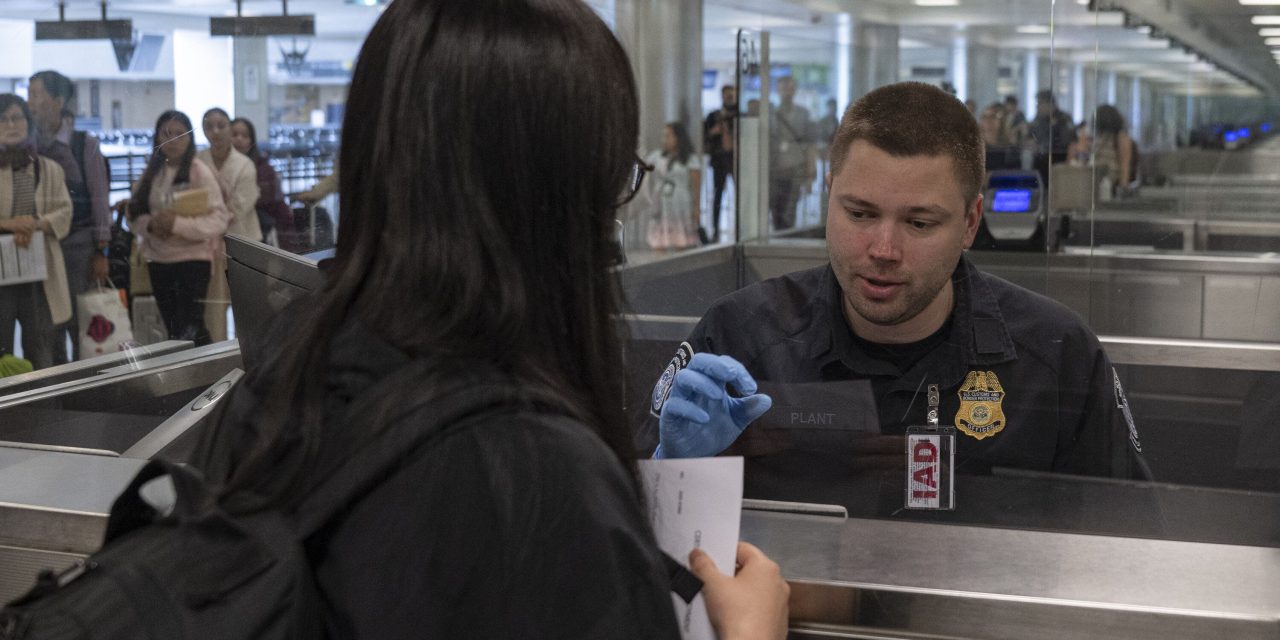 EE. UU. podría investigar las redes sociales de turistas sin visa