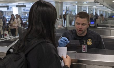 EE. UU. podría investigar las redes sociales de turistas sin visa