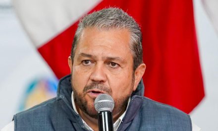 Firman acuerdo para transformar el transporte público