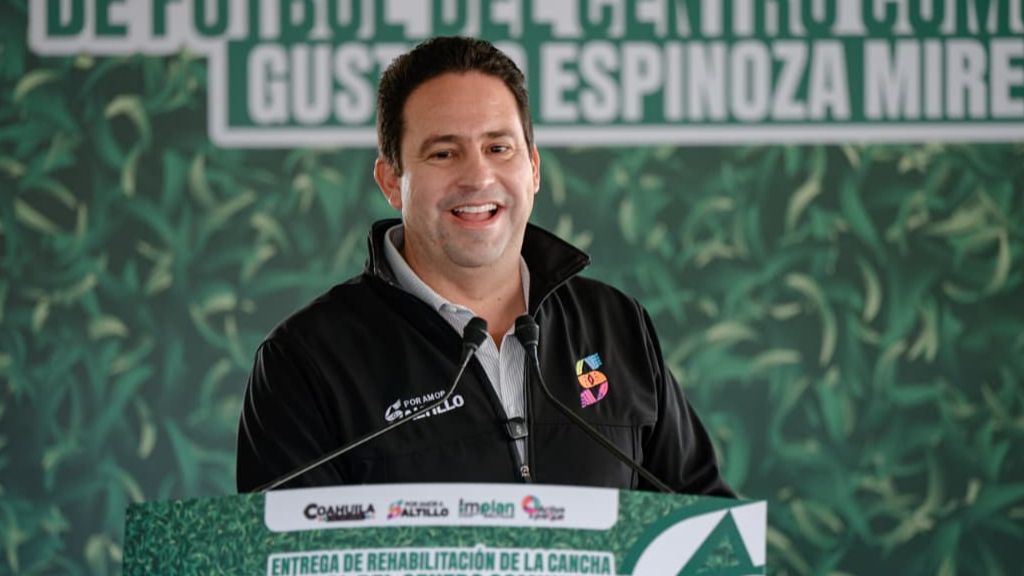 Javier Díaz entrega rehabilitación de cancha en la Espinoza Mireles