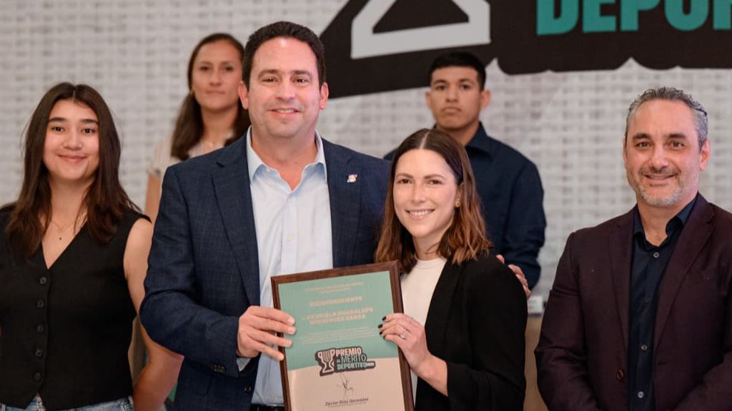 Javier Díaz brinda respaldo al deporte en Saltillo