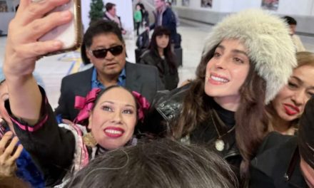 Fátima Bosch inicia su gira en Estados Unidos como Miss Universo, pero es recibida por pocos fans