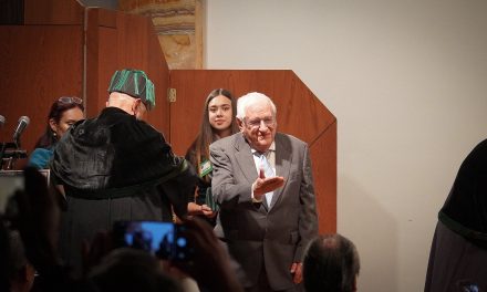 Catón recibe la Gran Orden de Honor Nacional al Mérito de la Comunicación Social e Historia de México en Bellas Artes