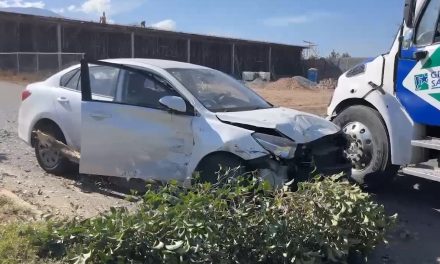 Cierre de paso provoca aparatoso choque en el bulevar Sección 38; no hubo lesionados