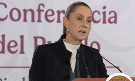 Sheinbaum revela que el avión de la Marina perdió comunicación 10 minutos antes de estrellarse en Texas