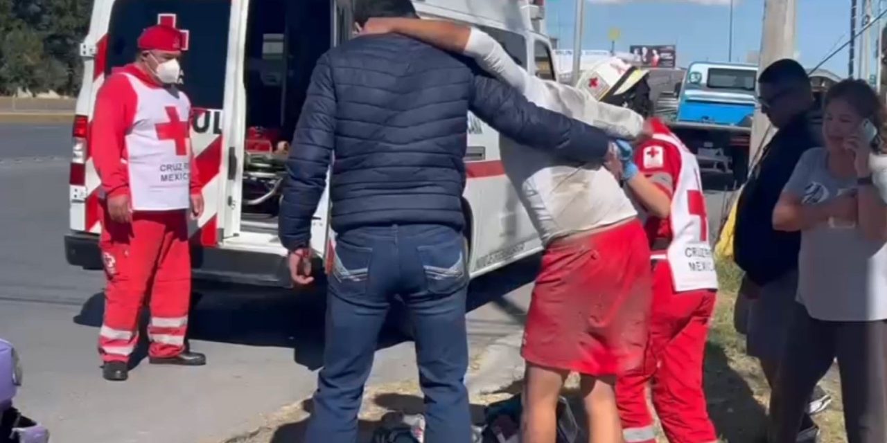 Conductor provoca choque al cruzar sin precaución en Saltillo