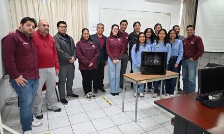 Donan estudiantes computadora para laboratorio del Tecnológico de Saltillo