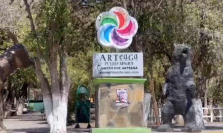En Arteaga gran afluencia de visitantes