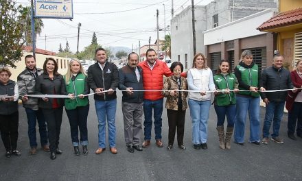 Entrega Carlos Villarreal obras de pavimentación en colonias de Monclova