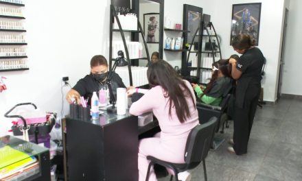 Aumenta demanda de servicios en estéticas en Saltillo