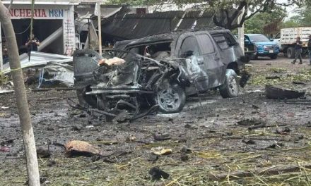 Así fue la explosión del coche bomba frente a la alcaldía de Coahuayana, Michoacán que dejó cinco muertos