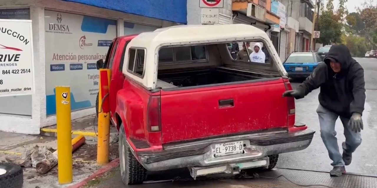 Falla mecánica provoca choque en el bulevar Venustiano Carranza