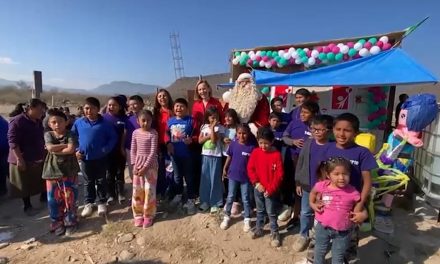 Fundación RCG comparte alegría con familias de colonia de Ramos Arizpe