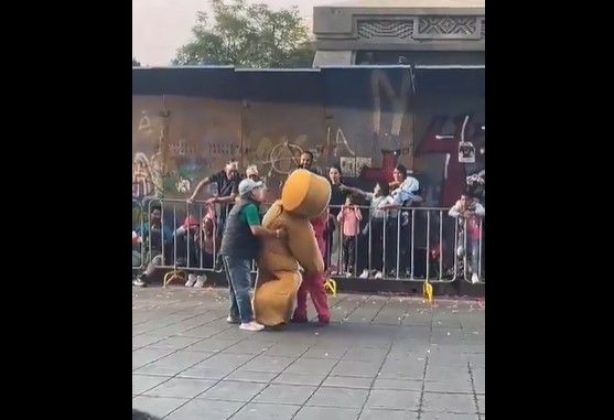Galleta de Jengibre se desmaya en pleno desfile del ‘Bolo Fest’