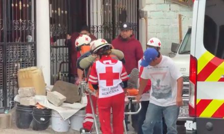 Hombre resulta lesionado tras caer de un andamio en la colonia Fundadores