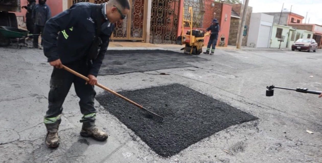 Intensifica el municipio acciones de bacheo en colonia Lomas de Lourdes