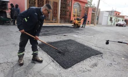 Intensifica el municipio acciones de bacheo en colonia Lomas de Lourdes