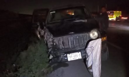 Hombre manejaba alcoholizado por carretera y se estrella contra un autobús