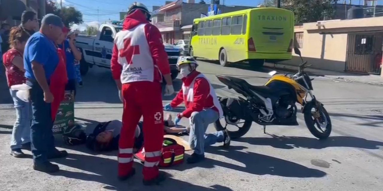 Saltillo:  Motociclista se asusta y derrapa