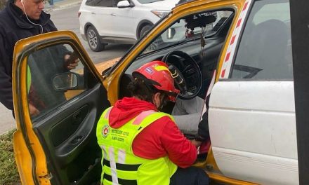 Muere hombre de probable infarto mientras conducía su vehículo en Ramos Arizpe