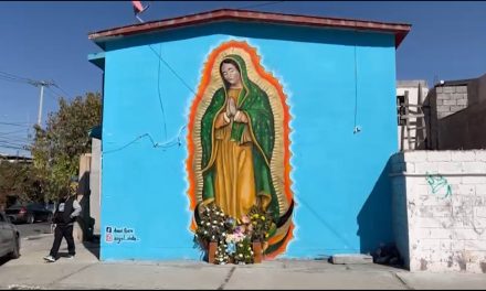 Joven muralista regala pintura de la Virgen de Guadalupe al poniente de Saltillo