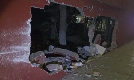 Saltillo: Joven ebrio se estampa contra la barda de una escuela