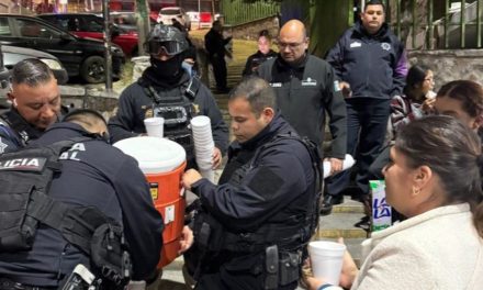 Policía Cibernética y áreas de Seguridad realizan acto de proximidad social en la Clínica IMSS 1
