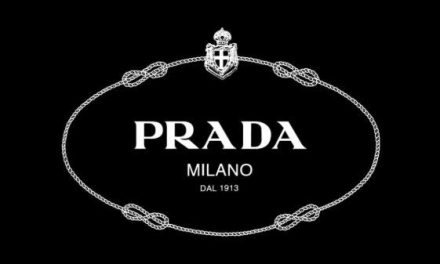 Prada concluye la compra de Versace por 1,375 millones de dólares