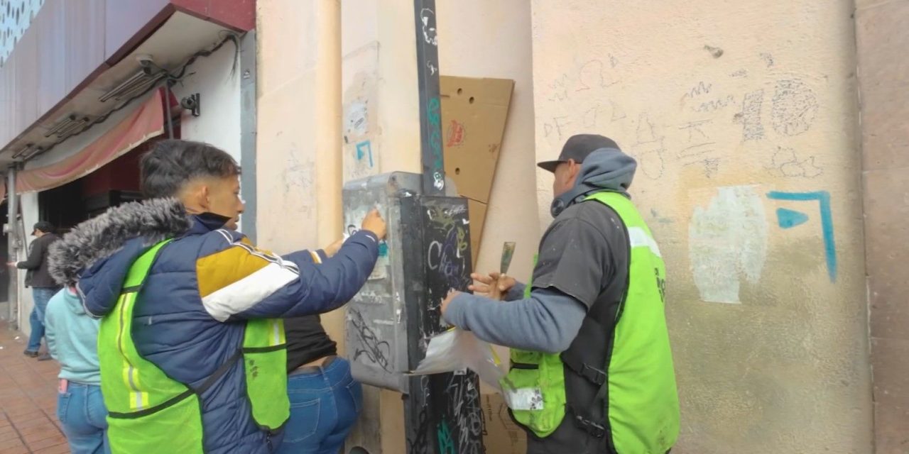 Protege Saltillo el Centro Histórico; retira publicidad irregular