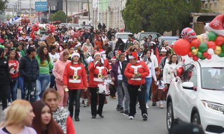 Realizan desfile navideño estudiantil en el municipio de Frontera