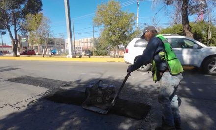 Refuerza el municipio bacheo en el bulevar Jesús Valdés Sánchez