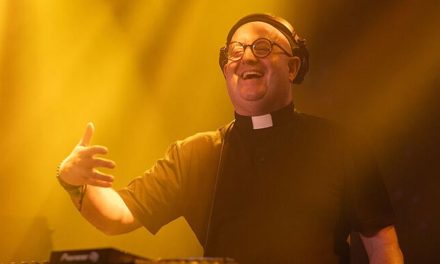 Padre DJ se vuelve viral en redes con su versión electrónica de “La Guadalupana”